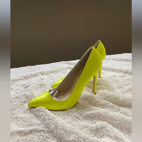Neon Yellow Shoemint Pumps - Picture 12 of 16